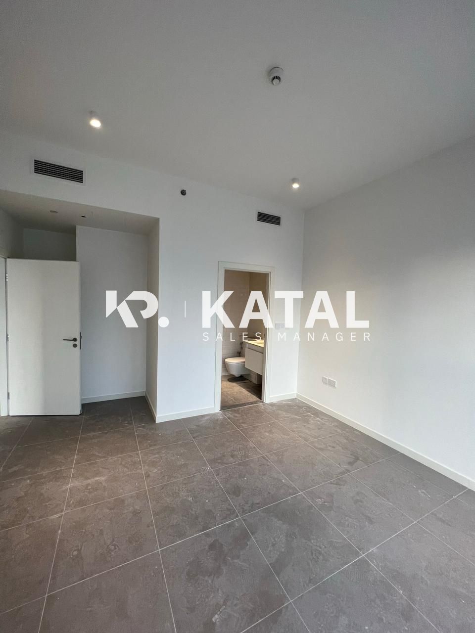 Well Maintained Unit | Prime Location | Great View | Call Us!