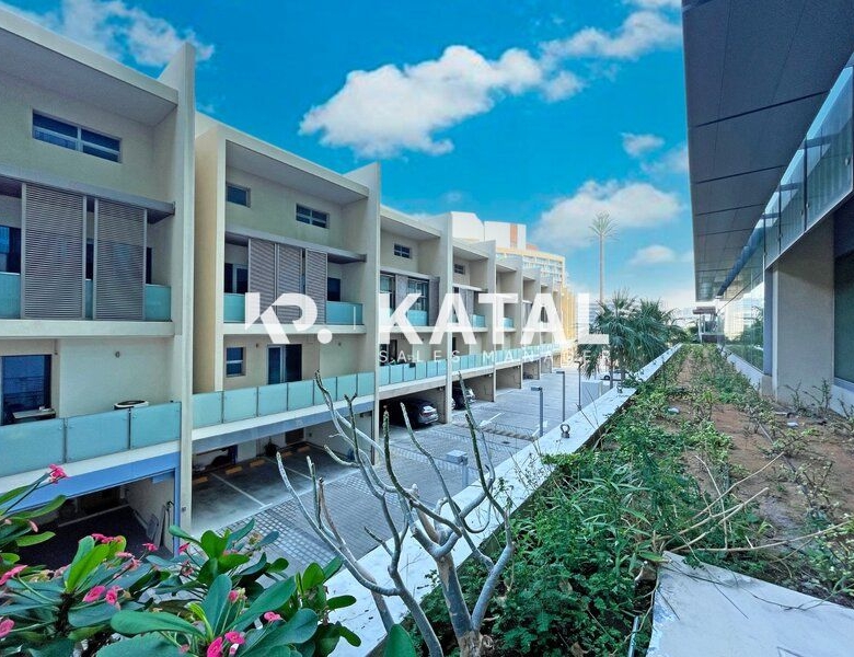 Spacious Unit | Prime Location | Beach Access