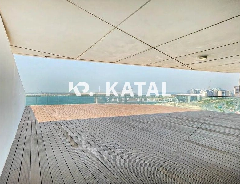Waterfront Living | Ready to Move in | Prime Location