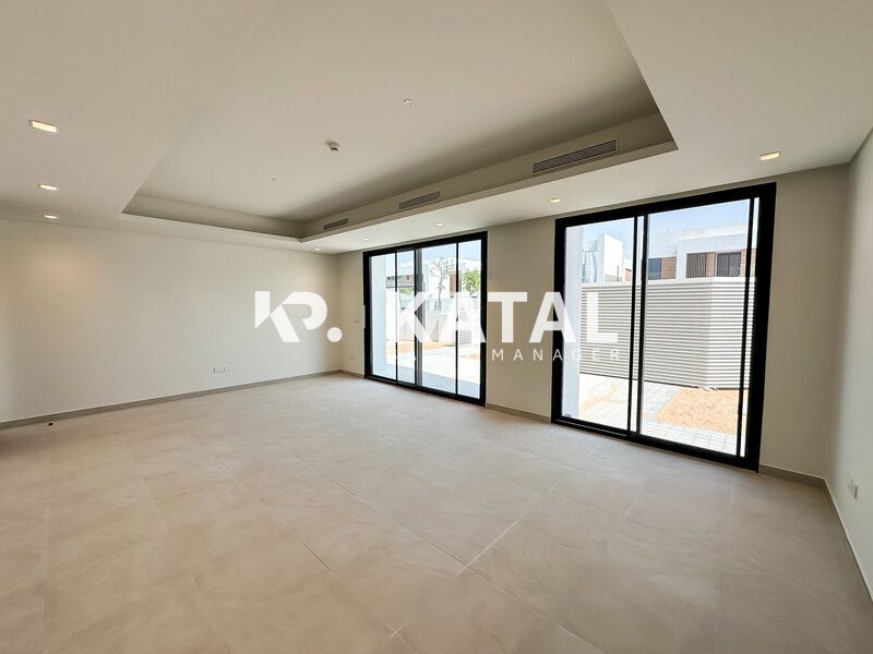 Huge Plot | Corner-Single Row | Prime Location