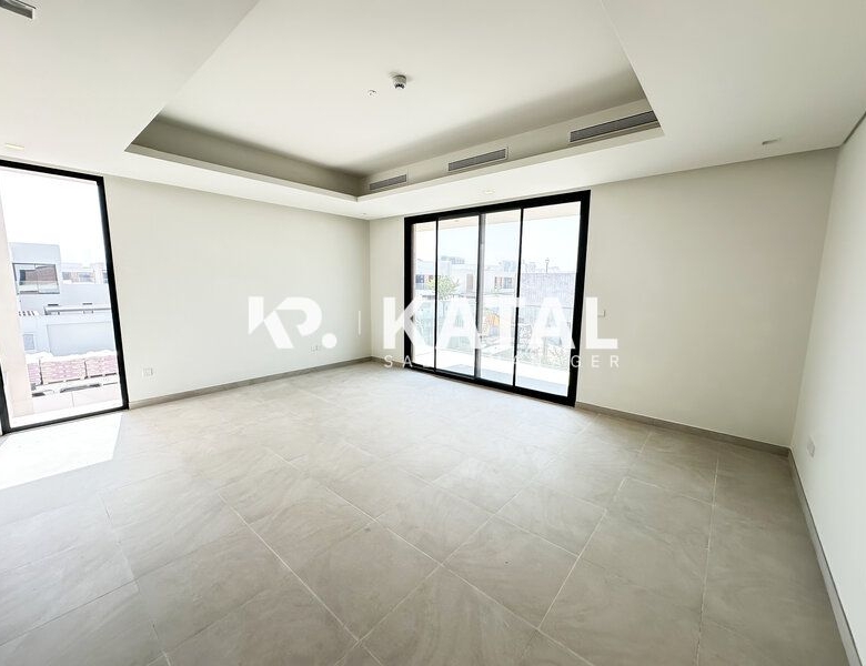 Huge Plot | Corner-Single Row | Prime Location
