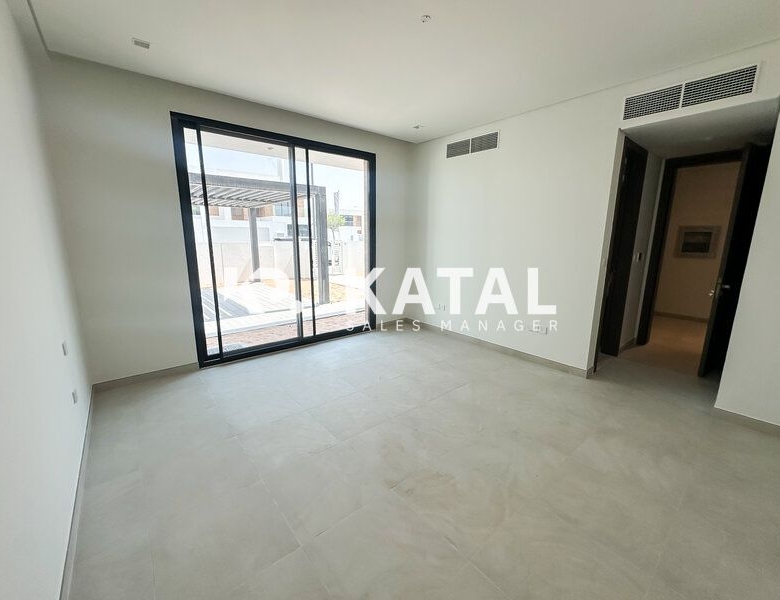 Huge Plot | Corner-Single Row | Prime Location