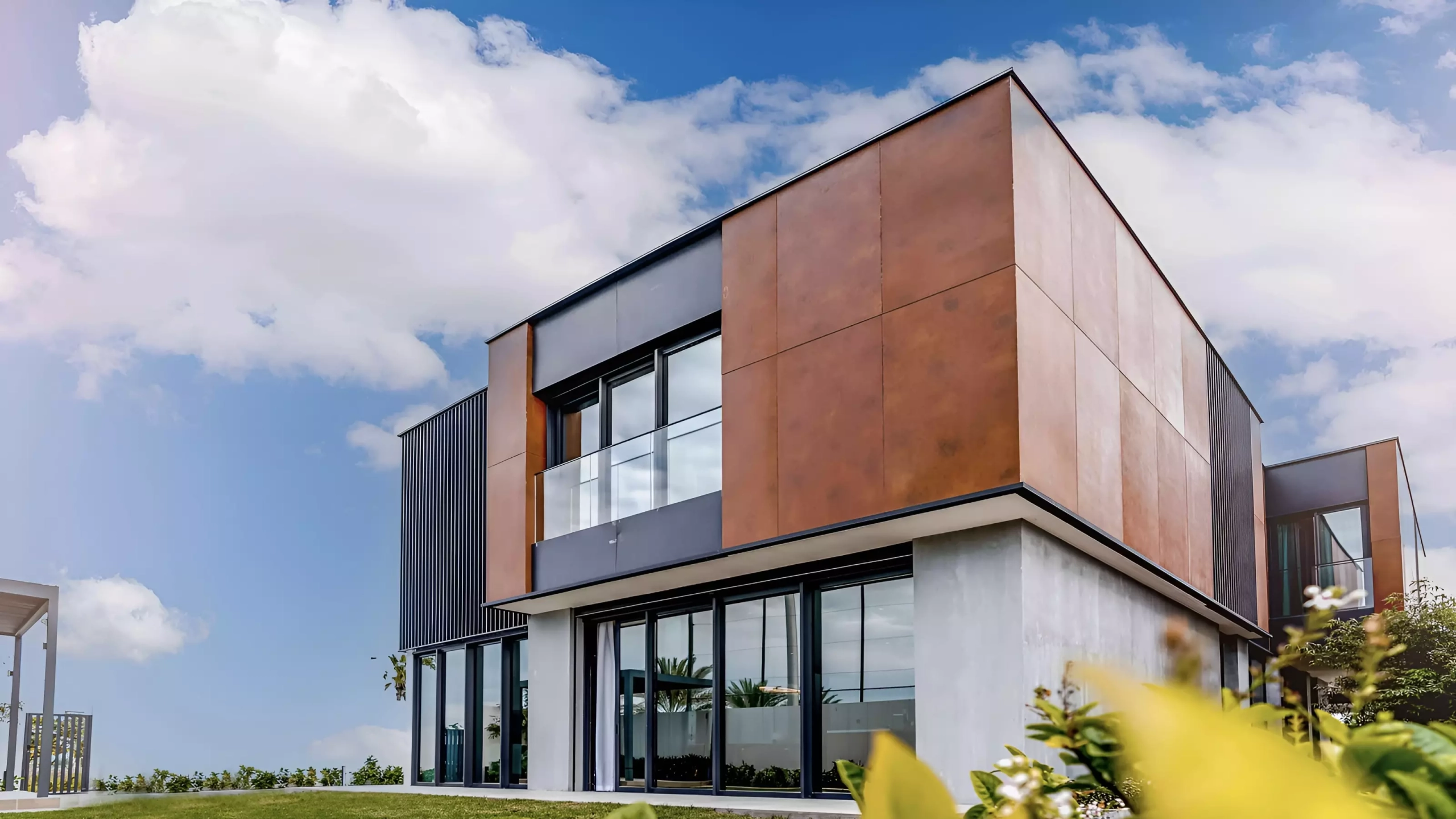 Ethir Saadiyat Lagoons – luxury 4‑ to 6‑bed villas with waterfront views, landscaped gardens, and premium amenities on Saadiyat Island, Abu Dhabi.