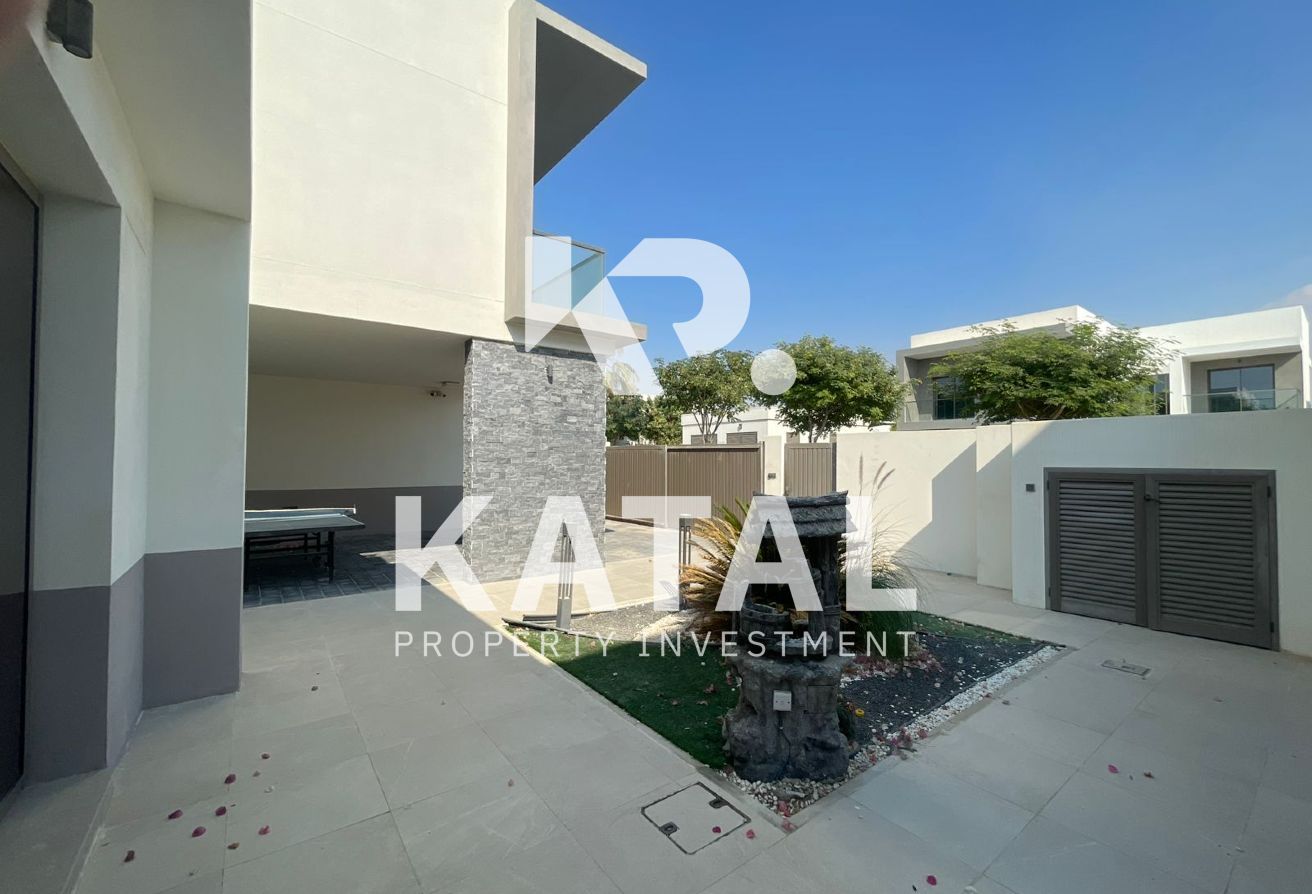 Corner Single Row | Golf & Lake View |Move in Now